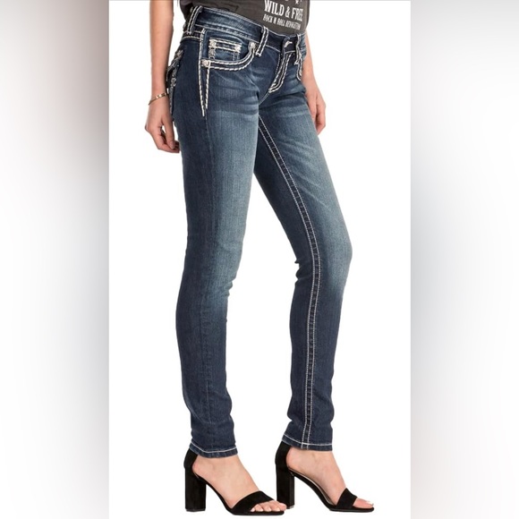 Miss Me Loose Saddle Stitch Border Skinny Jeans. Sizes: 27 & 28 - Picture 2 of 14